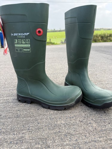 Wellington boots size - 9, dunlop